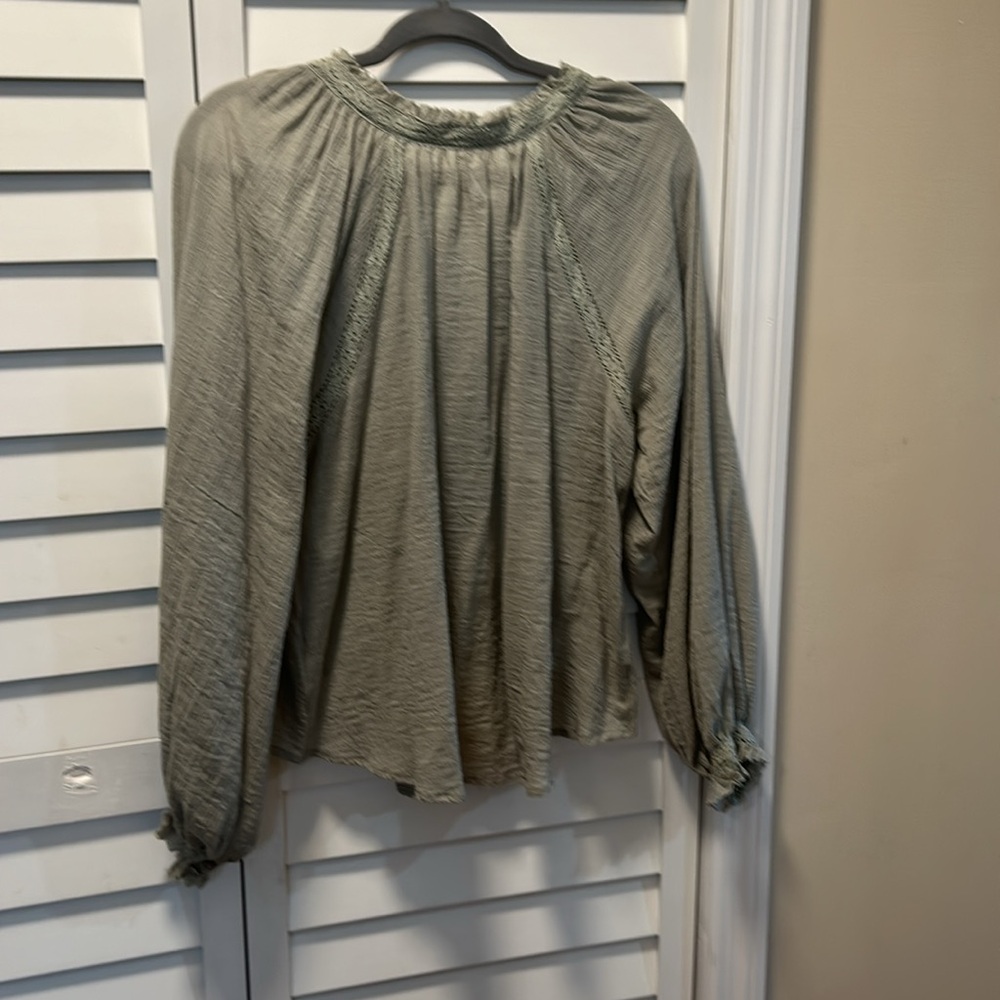 Free people Sivan embroidered blouse featuring beautiful crocheted panels - Picture 2 of 5